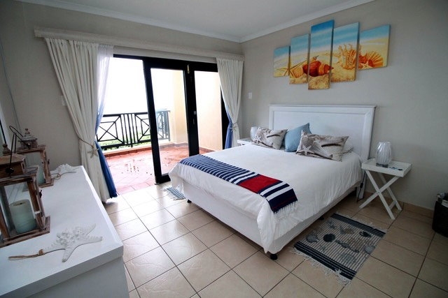 Bondi Beach 60: Bondi Beach 60
Main Bedroom opening up onto balcony